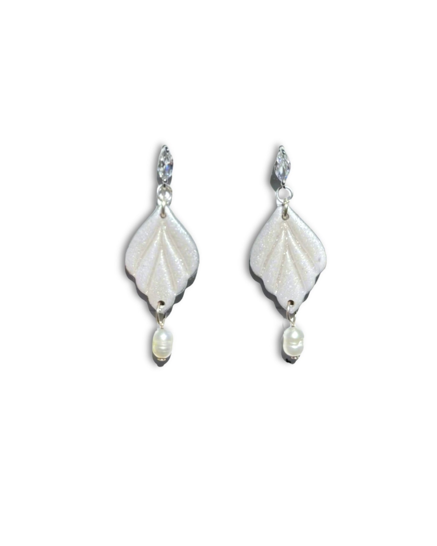 Shimmering Scallop Pearls Earrings