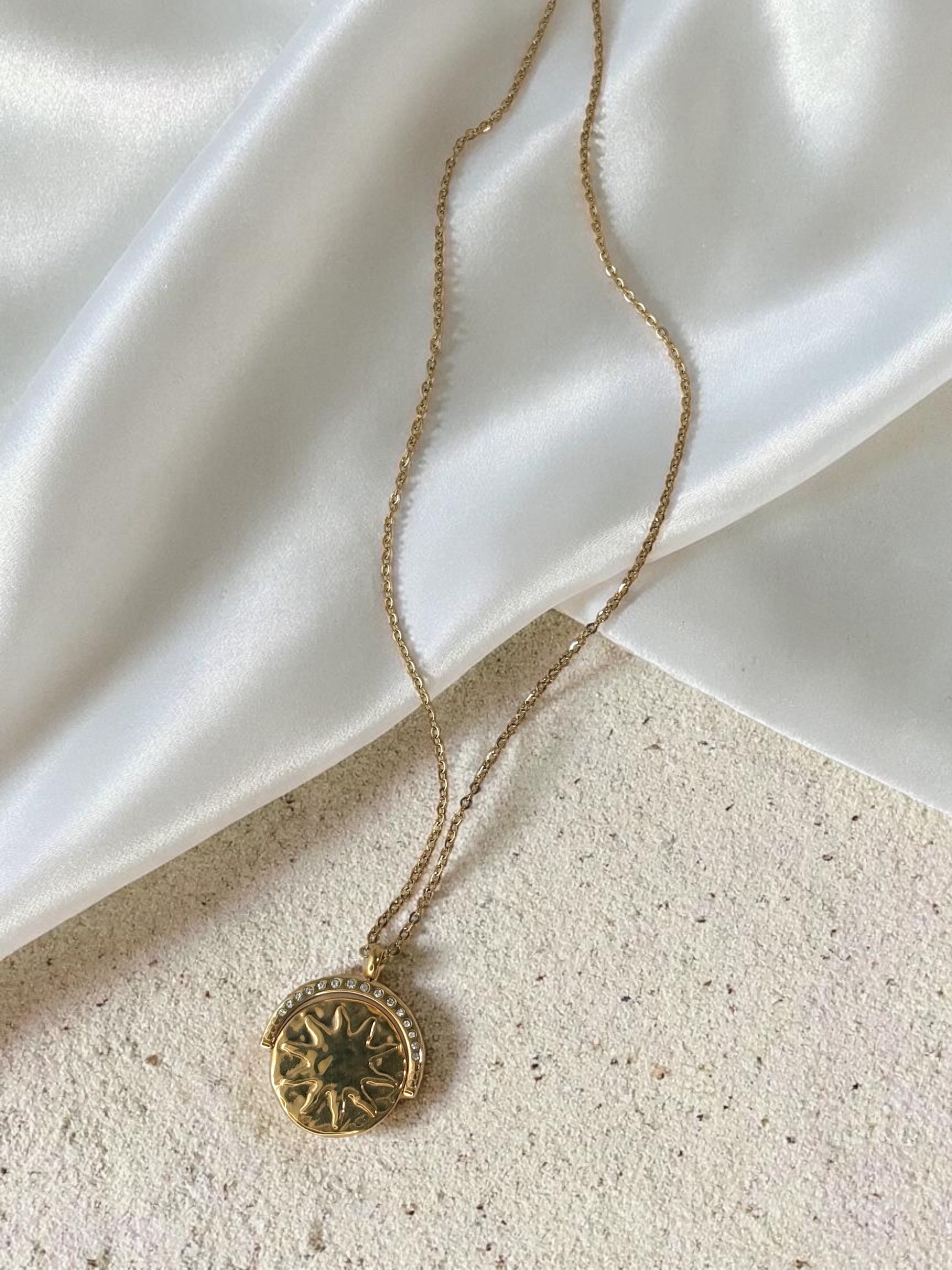 Lynnmade Jewelry reversible sun and moon pendant Necklace 