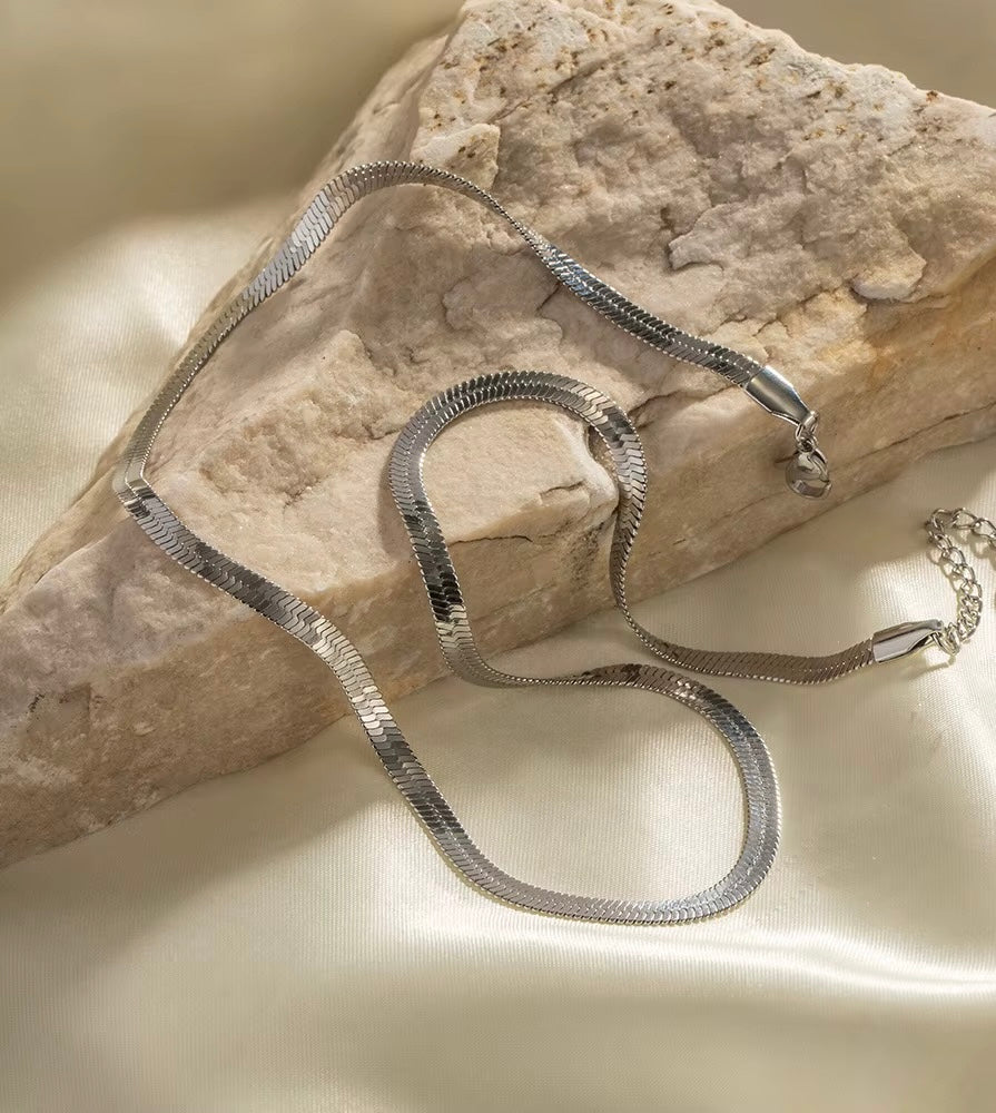 The Shoreline Snake Chain Choker (Silver)