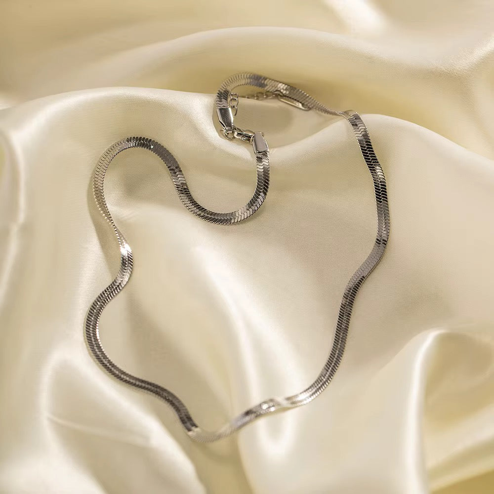 The Shoreline Snake Chain Choker (Silver)