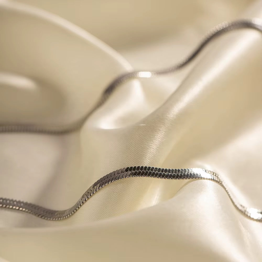 The Shoreline Snake Chain Choker (Silver)